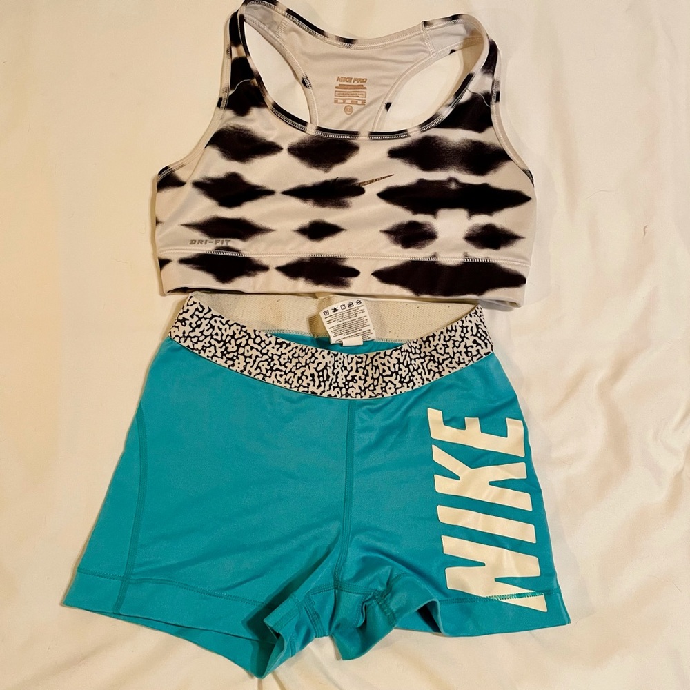 Nike Pro Set size XS previously loved but tons of life left. Smoke free home.